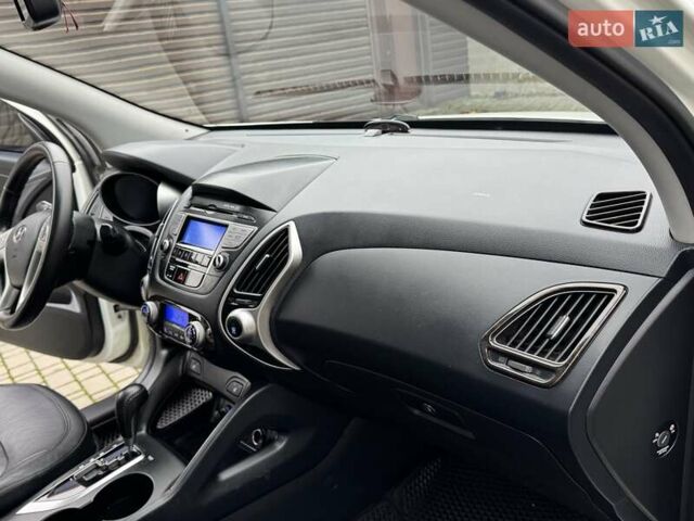 Белый Хендай их35, объемом двигателя 2.36 л и пробегом 111 тыс. км за 11999 $, фото 33 на Automoto.ua