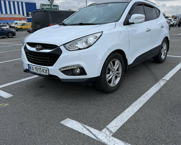 Білий Хендай іх35, об'ємом двигуна 2 л та пробігом 122 тис. км за 11500 $, фото 2 на Automoto.ua