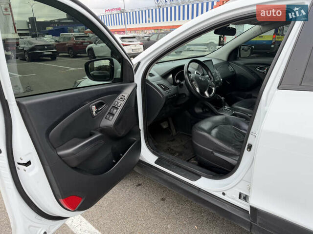 Білий Хендай іх35, об'ємом двигуна 2 л та пробігом 122 тис. км за 11500 $, фото 17 на Automoto.ua