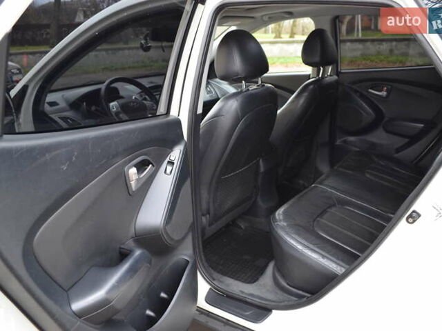 Белый Хендай их35, объемом двигателя 2.36 л и пробегом 202 тыс. км за 11300 $, фото 12 на Automoto.ua