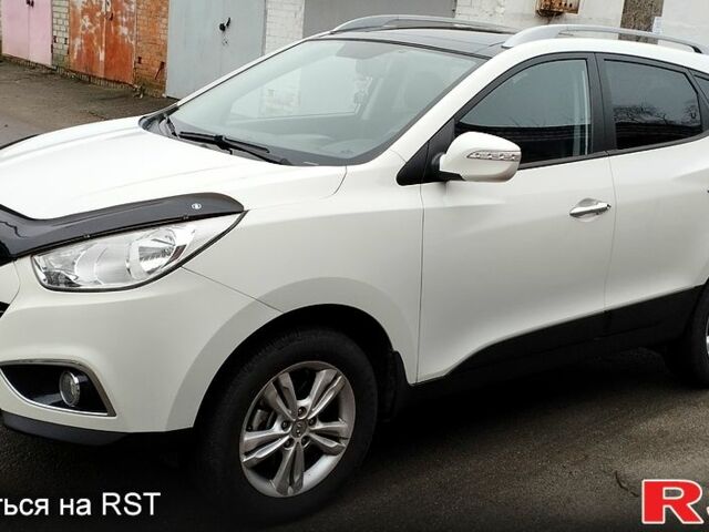 Белый Хендай их35, объемом двигателя 2 л и пробегом 215 тыс. км за 9900 $, фото 1 на Automoto.ua