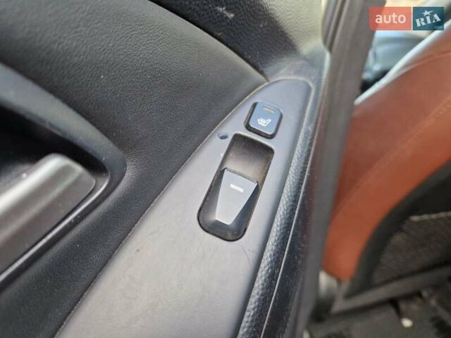 Белый Хендай их35, объемом двигателя 2.4 л и пробегом 208 тыс. км за 12700 $, фото 10 на Automoto.ua