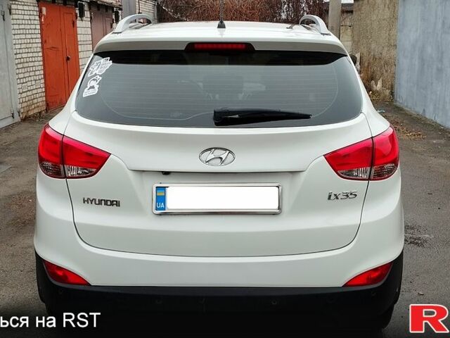 Белый Хендай их35, объемом двигателя 2 л и пробегом 215 тыс. км за 9900 $, фото 3 на Automoto.ua
