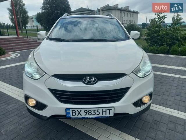 Белый Хендай их35, объемом двигателя 2 л и пробегом 140 тыс. км за 11500 $, фото 1 на Automoto.ua