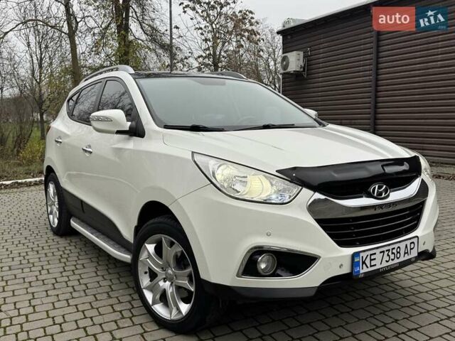 Белый Хендай их35, объемом двигателя 2.36 л и пробегом 111 тыс. км за 11999 $, фото 5 на Automoto.ua