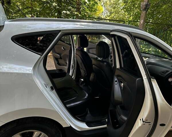 Белый Хендай их35, объемом двигателя 2 л и пробегом 162 тыс. км за 11300 $, фото 25 на Automoto.ua