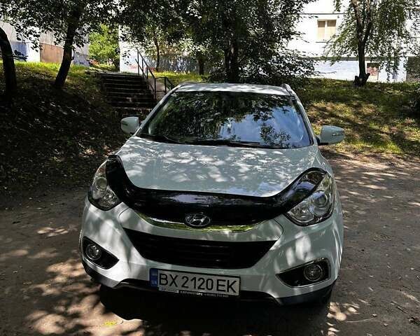 Белый Хендай их35, объемом двигателя 2 л и пробегом 162 тыс. км за 11300 $, фото 6 на Automoto.ua