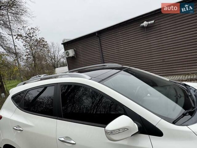 Белый Хендай их35, объемом двигателя 2.36 л и пробегом 111 тыс. км за 11999 $, фото 9 на Automoto.ua