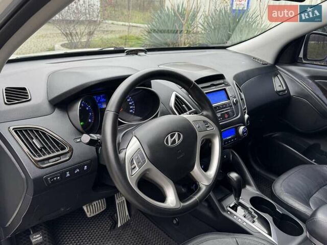 Белый Хендай их35, объемом двигателя 2.36 л и пробегом 111 тыс. км за 11999 $, фото 31 на Automoto.ua