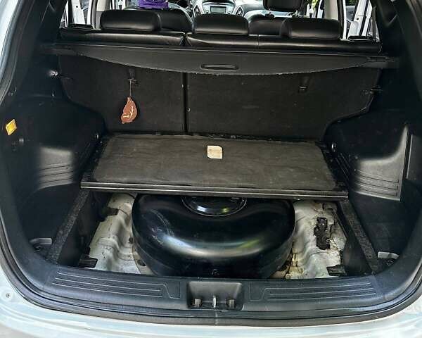 Белый Хендай их35, объемом двигателя 2 л и пробегом 162 тыс. км за 11300 $, фото 16 на Automoto.ua