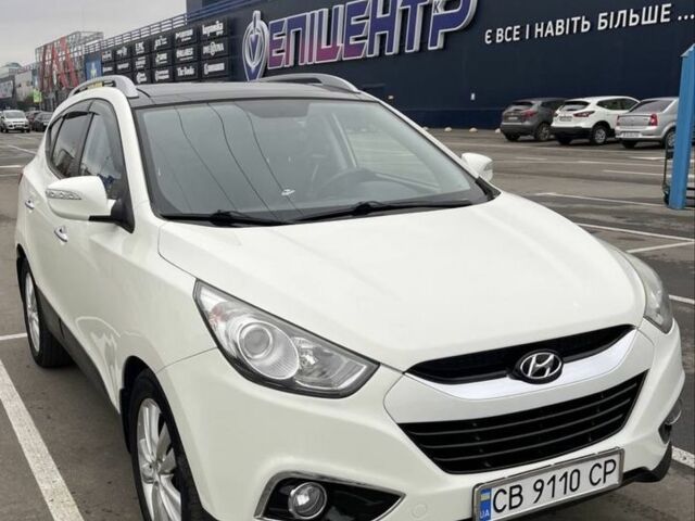 Белый Хендай их35, объемом двигателя 2.4 л и пробегом 202 тыс. км за 11000 $, фото 1 на Automoto.ua