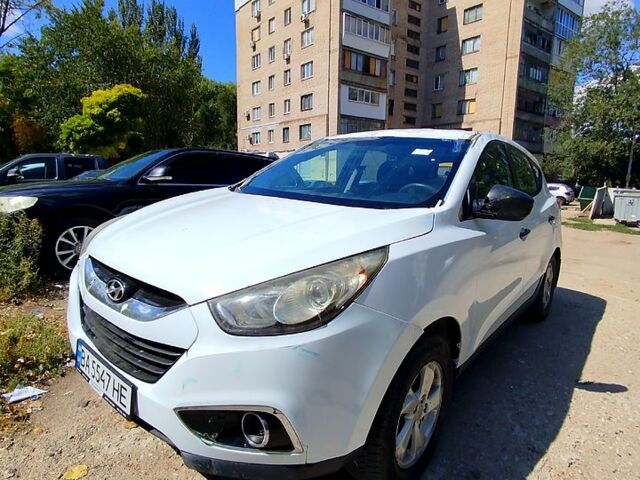 Білий Хендай іх35, об'ємом двигуна 2 л та пробігом 200 тис. км за 4900 $, фото 1 на Automoto.ua
