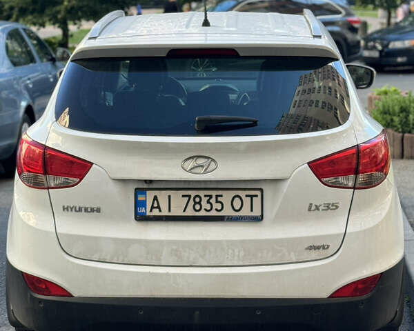 Белый Хендай их35, объемом двигателя 2 л и пробегом 135 тыс. км за 12300 $, фото 1 на Automoto.ua