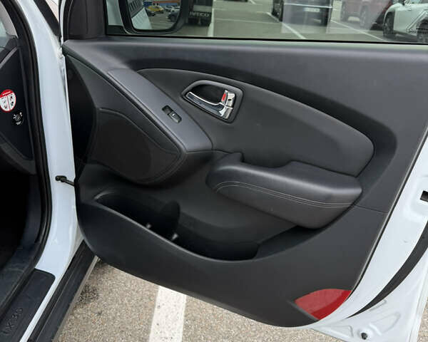 Білий Хендай іх35, об'ємом двигуна 2 л та пробігом 122 тис. км за 11500 $, фото 35 на Automoto.ua