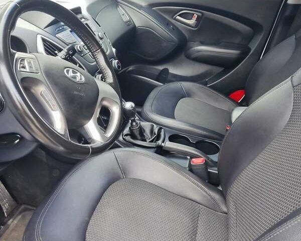 Білий Хендай іх35, об'ємом двигуна 2 л та пробігом 200 тис. км за 10800 $, фото 1 на Automoto.ua