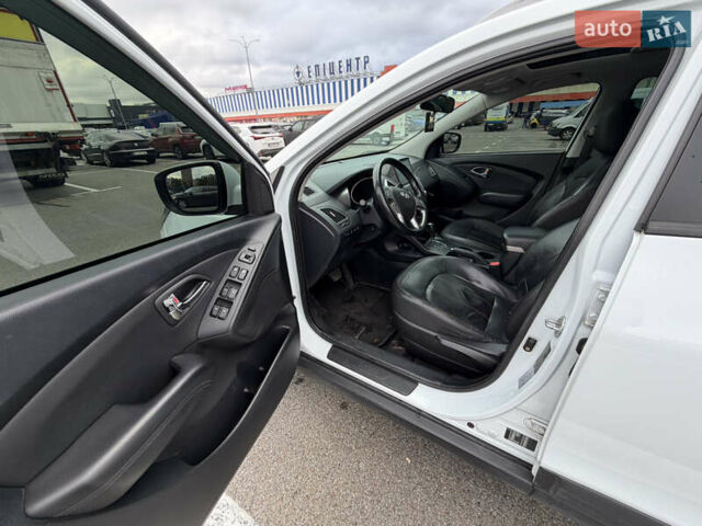 Білий Хендай іх35, об'ємом двигуна 2 л та пробігом 122 тис. км за 11500 $, фото 18 на Automoto.ua