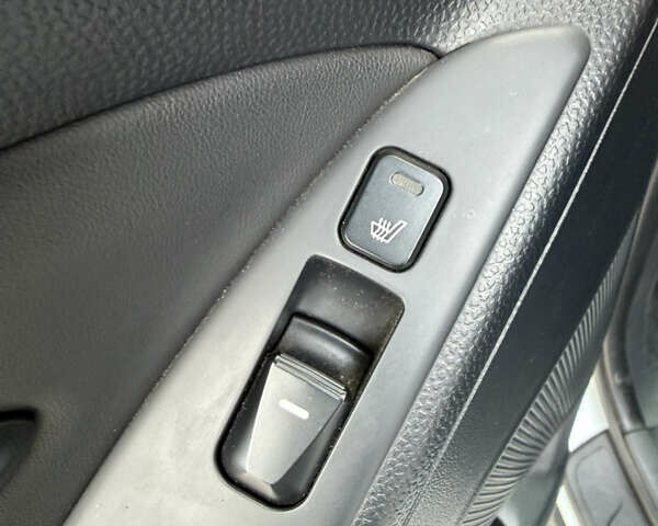 Білий Хендай іх35, об'ємом двигуна 2 л та пробігом 122 тис. км за 11500 $, фото 28 на Automoto.ua