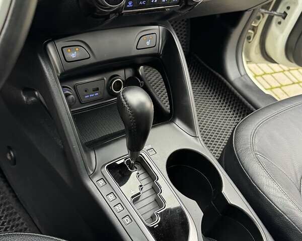 Белый Хендай их35, объемом двигателя 2.36 л и пробегом 111 тыс. км за 11999 $, фото 35 на Automoto.ua