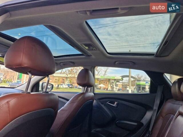 Белый Хендай их35, объемом двигателя 2.4 л и пробегом 208 тыс. км за 12700 $, фото 9 на Automoto.ua