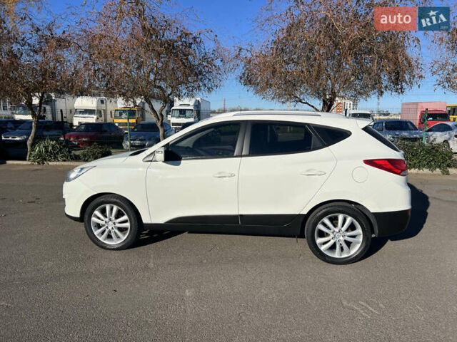 Белый Хендай их35, объемом двигателя 2 л и пробегом 164 тыс. км за 12450 $, фото 7 на Automoto.ua