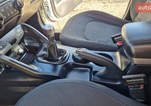 Белый Хендай их35, объемом двигателя 2 л и пробегом 226 тыс. км за 10300 $, фото 12 на Automoto.ua