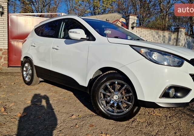 Белый Хендай их35, объемом двигателя 2 л и пробегом 226 тыс. км за 10300 $, фото 10 на Automoto.ua