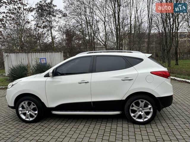 Белый Хендай их35, объемом двигателя 2.36 л и пробегом 111 тыс. км за 11999 $, фото 23 на Automoto.ua