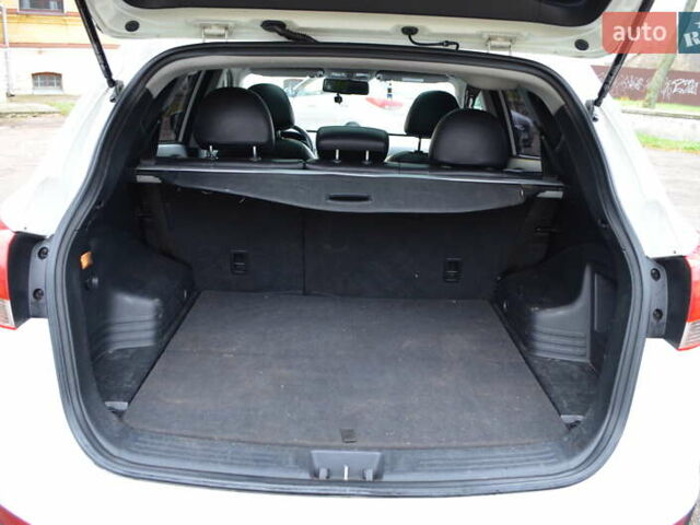 Белый Хендай их35, объемом двигателя 2.36 л и пробегом 202 тыс. км за 11300 $, фото 23 на Automoto.ua