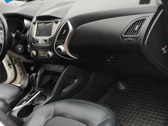 Білий Хендай іх35, об'ємом двигуна 2 л та пробігом 215 тис. км за 9900 $, фото 11 на Automoto.ua