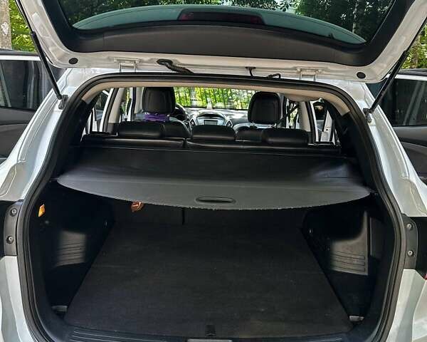 Белый Хендай их35, объемом двигателя 2 л и пробегом 162 тыс. км за 11300 $, фото 13 на Automoto.ua