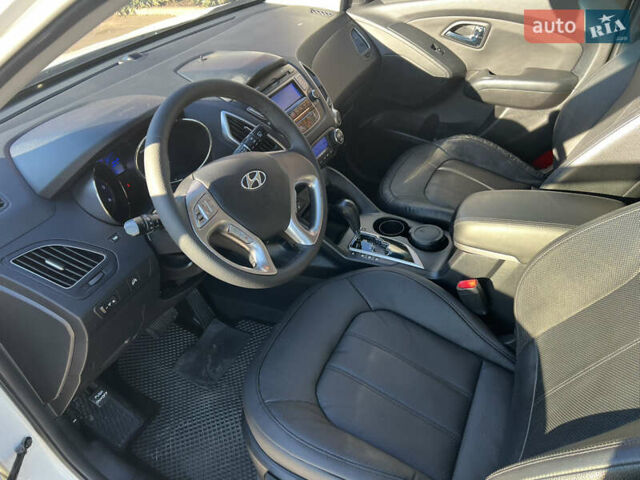 Белый Хендай их35, объемом двигателя 2 л и пробегом 164 тыс. км за 12450 $, фото 8 на Automoto.ua