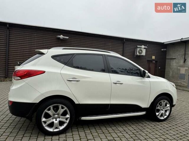 Белый Хендай их35, объемом двигателя 2.36 л и пробегом 111 тыс. км за 11999 $, фото 11 на Automoto.ua