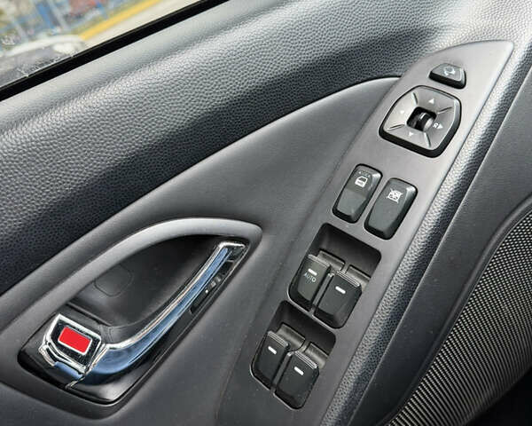 Білий Хендай іх35, об'ємом двигуна 2 л та пробігом 122 тис. км за 11500 $, фото 19 на Automoto.ua