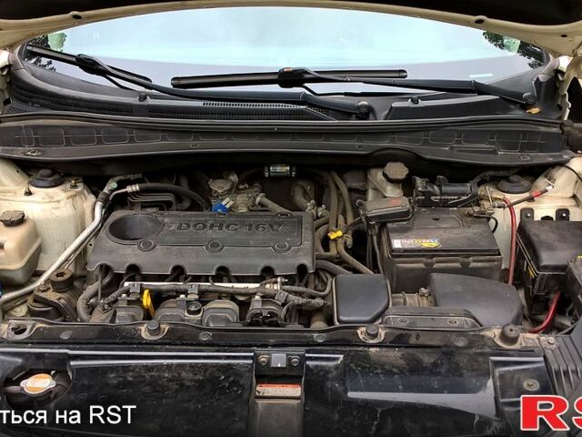 Белый Хендай их35, объемом двигателя 2 л и пробегом 215 тыс. км за 10999 $, фото 6 на Automoto.ua