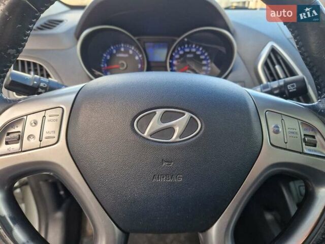 Белый Хендай их35, объемом двигателя 2.4 л и пробегом 208 тыс. км за 12700 $, фото 17 на Automoto.ua