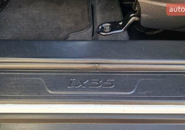 Белый Хендай их35, объемом двигателя 2 л и пробегом 226 тыс. км за 10300 $, фото 16 на Automoto.ua