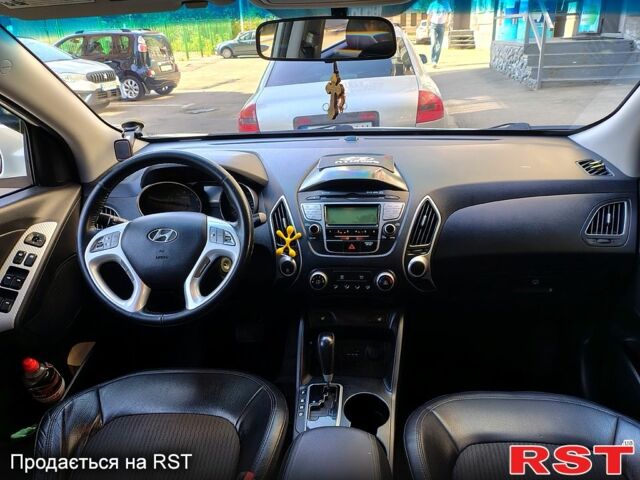 Білий Хендай іх35, об'ємом двигуна 2.4 л та пробігом 260 тис. км за 10350 $, фото 3 на Automoto.ua