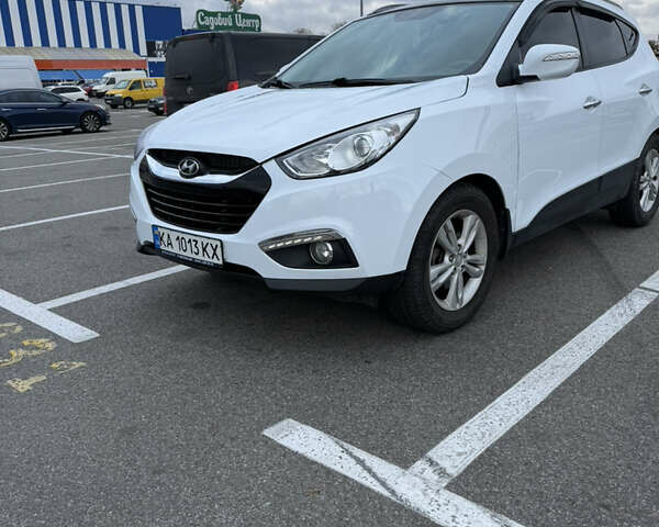Білий Хендай іх35, об'ємом двигуна 2 л та пробігом 122 тис. км за 11500 $, фото 1 на Automoto.ua