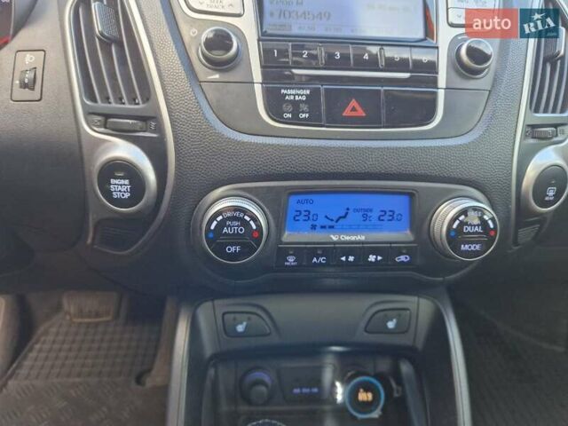 Белый Хендай их35, объемом двигателя 2.4 л и пробегом 208 тыс. км за 12700 $, фото 15 на Automoto.ua