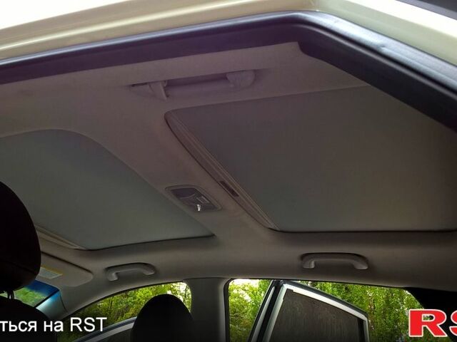 Белый Хендай их35, объемом двигателя 2 л и пробегом 215 тыс. км за 10999 $, фото 4 на Automoto.ua