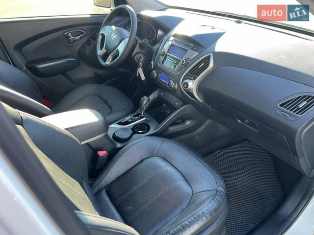 Белый Хендай их35, объемом двигателя 2 л и пробегом 164 тыс. км за 12450 $, фото 14 на Automoto.ua