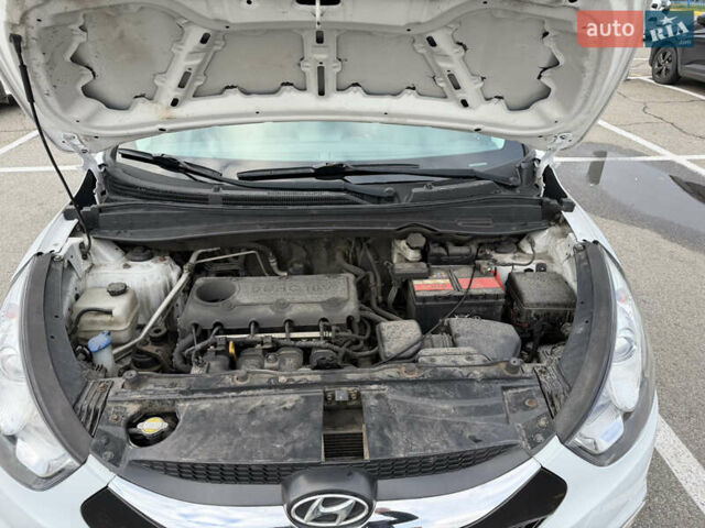Білий Хендай іх35, об'ємом двигуна 2 л та пробігом 122 тис. км за 11500 $, фото 40 на Automoto.ua