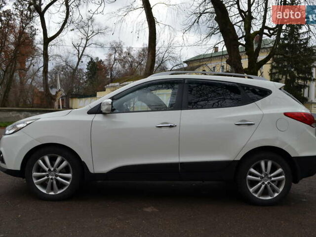 Белый Хендай их35, объемом двигателя 2.36 л и пробегом 202 тыс. км за 11300 $, фото 3 на Automoto.ua