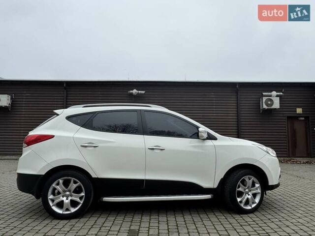 Белый Хендай их35, объемом двигателя 2.36 л и пробегом 111 тыс. км за 11999 $, фото 7 на Automoto.ua