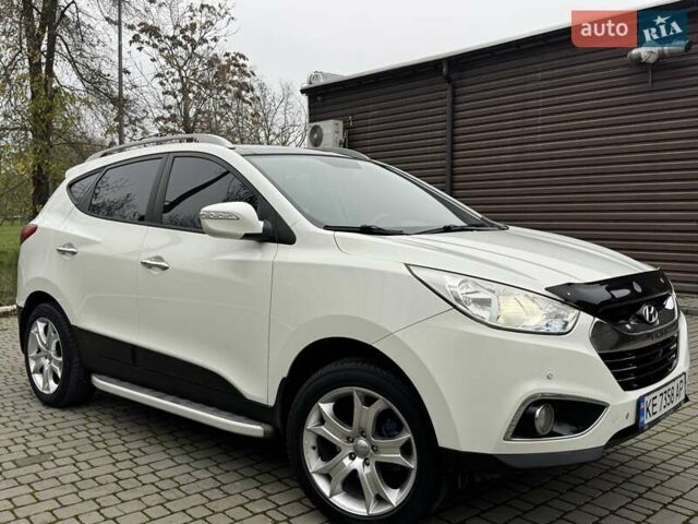 Белый Хендай их35, объемом двигателя 2.36 л и пробегом 111 тыс. км за 11999 $, фото 6 на Automoto.ua