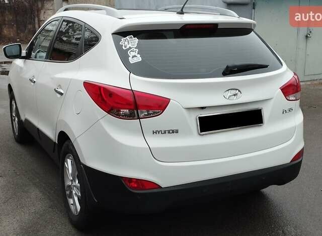 Белый Хендай их35, объемом двигателя 2 л и пробегом 215 тыс. км за 9900 $, фото 3 на Automoto.ua