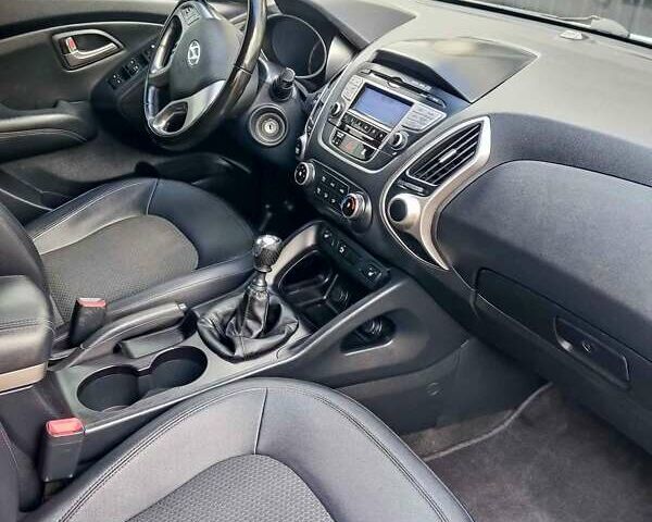 Білий Хендай іх35, об'ємом двигуна 2 л та пробігом 200 тис. км за 10800 $, фото 7 на Automoto.ua