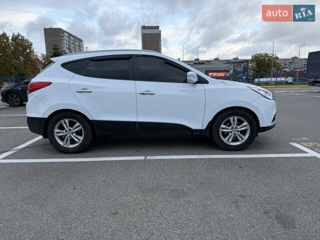 Білий Хендай іх35, об'ємом двигуна 2 л та пробігом 122 тис. км за 11500 $, фото 5 на Automoto.ua