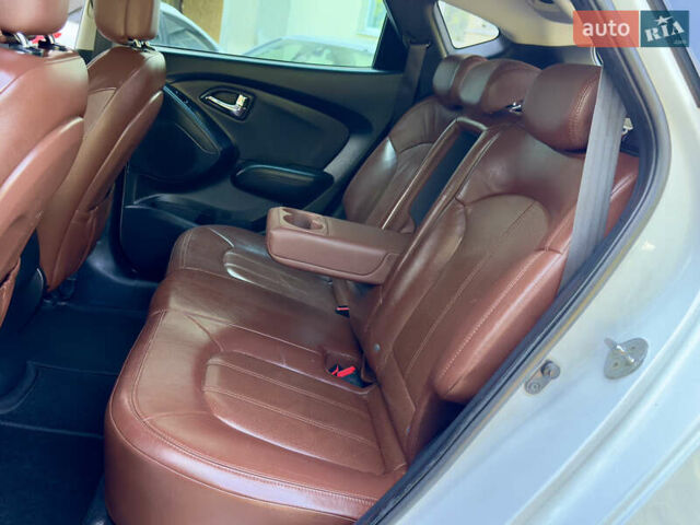 Хендай их35 2011 в Межгорье на Automoto.ua Белый Хендай их35, объемом двигателя 2 л и пробегом 235 тыс. км за 11100 $, фото 29 на Automoto.ua