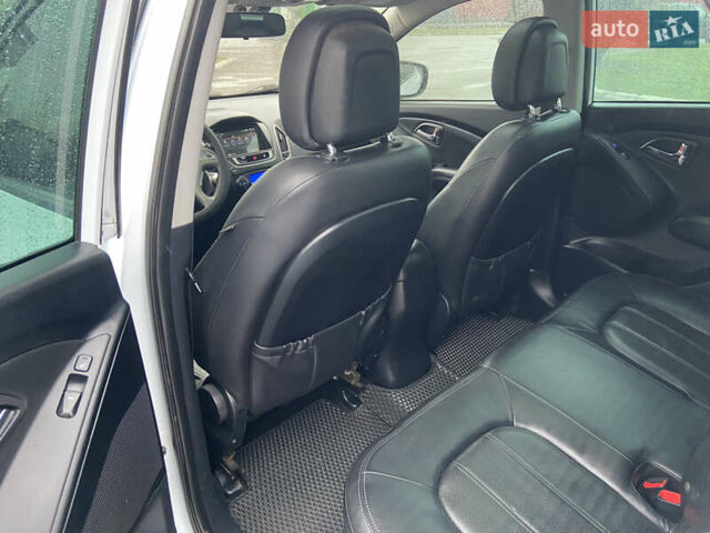 Білий Хендай іх35, об'ємом двигуна 2 л та пробігом 182 тис. км за 11999 $, фото 9 на Automoto.ua